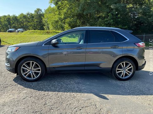 Used 2020 Ford Edge Titanium image 2