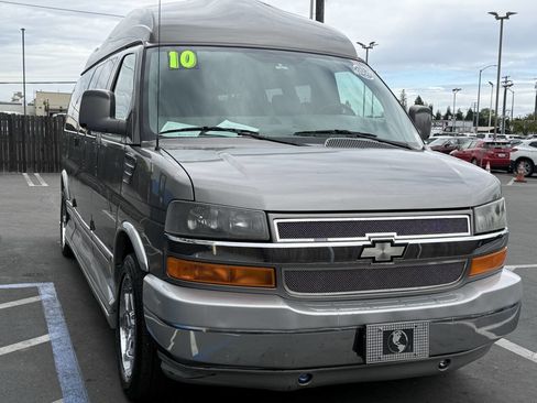 Used 2010 Chevrolet Express 2500 Extended w/ Preferred Equipment Group RWD image 29