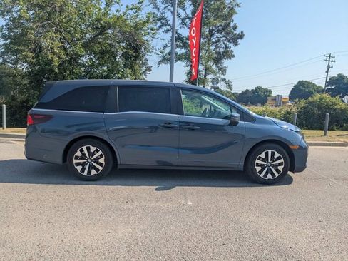 Used 2025 Honda Odyssey EX-L image 2