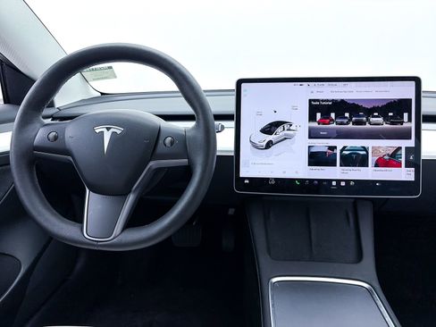 Used 2023 Tesla Model 3 Standard Range image 3