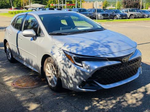 Used 2025 Toyota Corolla SE FWD image 3