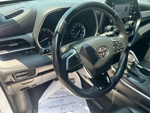 Used 2021 Toyota Highlander XSE FWD image 10