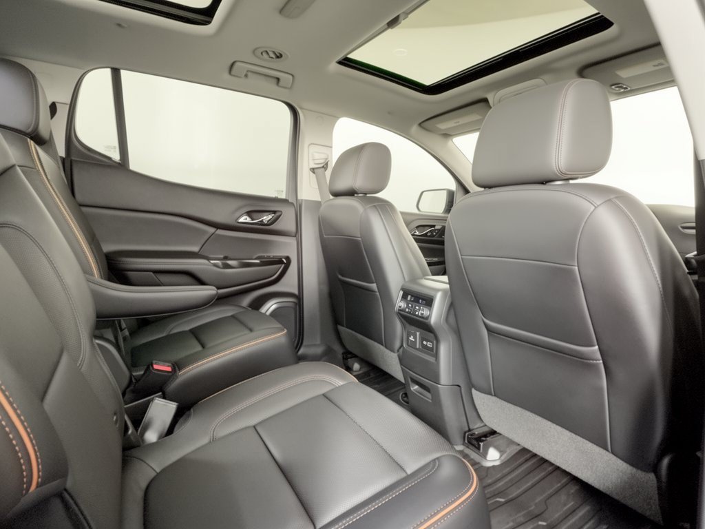 Used 2022 GMC Acadia AT4 w/ Technology Package AWD/4WD image 29