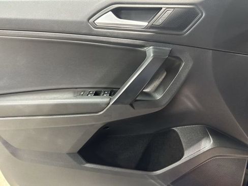 Used 2021 Volkswagen Tiguan SE image 22