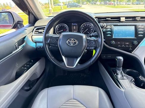 Used 2018 Toyota Camry SE FWD image 19