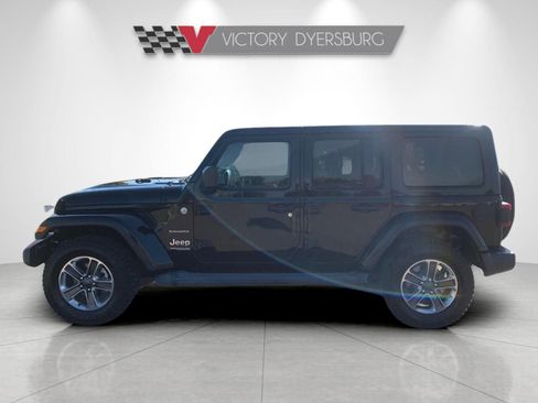 Used 2018 Jeep Wrangler Unlimited Sahara w/ Safety Group image 5