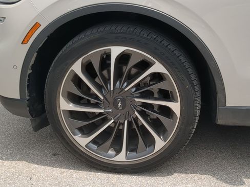 Used 2023 Lincoln Aviator Reserve w/ Equipment Group 201A AWD/4WD image 9