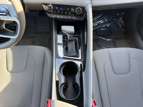 Used 2025 Hyundai Elantra SEL image 23