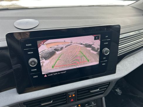 Used 2025 Volkswagen Jetta SE image 17