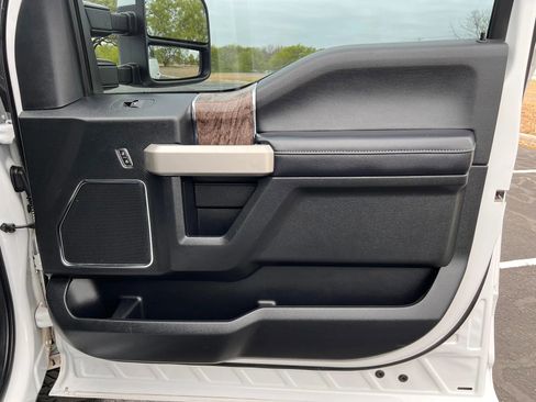 Used 2019 Ford F250 Lariat w/ Lariat Value Package image 26