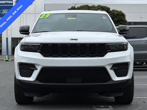 Used 2023 Jeep Grand Cherokee Altitude image 10