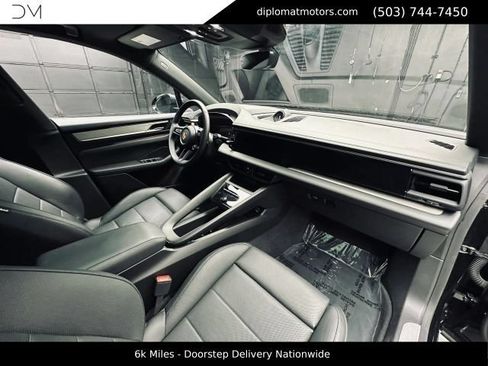 Used 2024 Porsche Macan 4 Electric w/ Premium Package AWD/4WD image 18