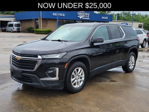 Used 2022 Chevrolet Traverse LS FWD image 2