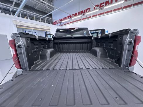 Used 2025 Chevrolet Silverado 1500 Custom image 39