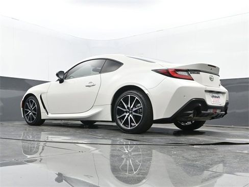 Used 2024 Toyota GR86 image 23