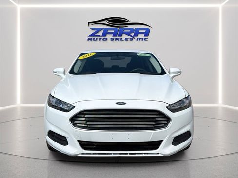 Used 2016 Ford Fusion SE FWD image 2