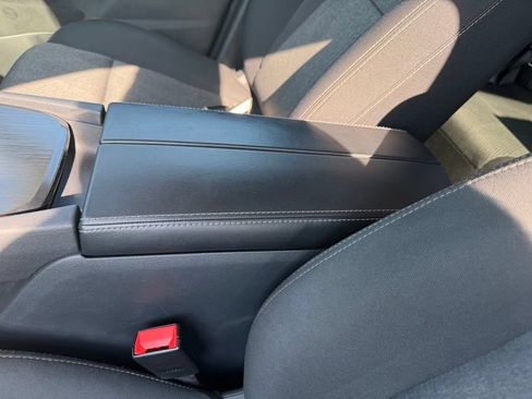 Used 2024 Nissan Rogue SV FWD image 28