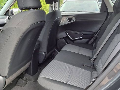 Used 2023 Kia Soul LX w/ LX Technology Package FWD image 23
