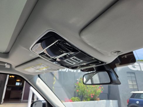 Used 2016 Land Rover Range Rover HSE image 13