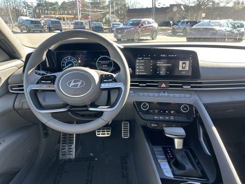 New 2025 Hyundai Elantra SEL image 46