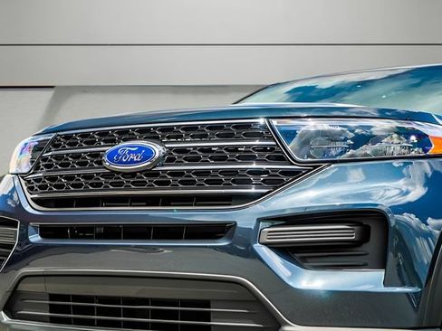 Used 2024 Ford Explorer XLT RWD image 37