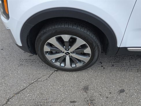 Used 2022 Kia Telluride EX w/ EX Premium Package image 11