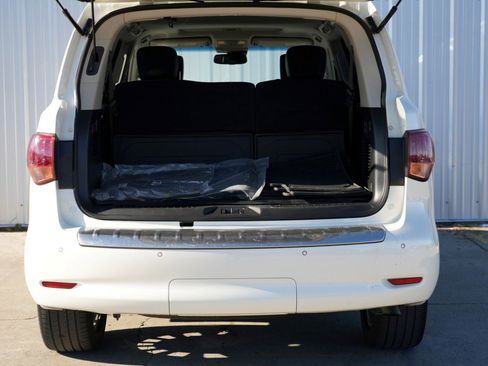 Used 2017 INFINITI QX80 4WD w/ Driver Assistance Package image 8