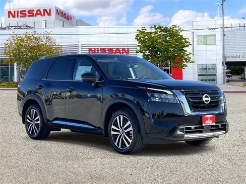New 2025 Nissan Pathfinder Platinum image 5