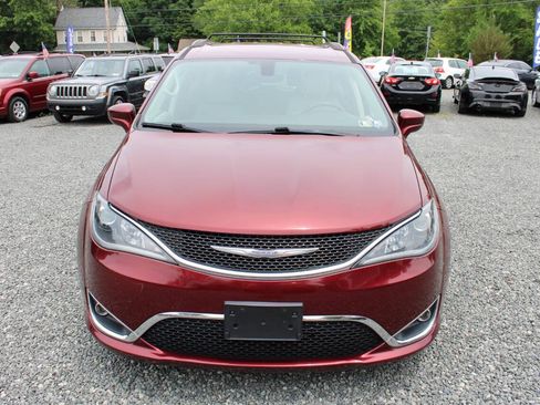 Used 2017 Chrysler Pacifica Touring-L w/ Tire & Wheel Group FWD image 3