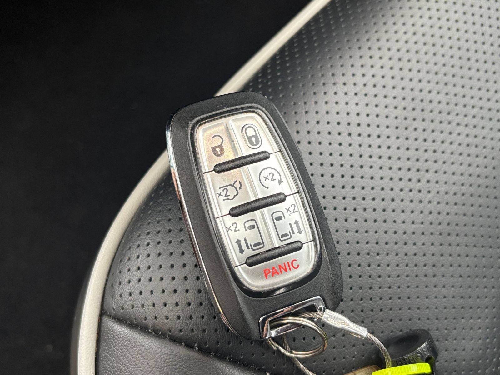 Used 2025 Chrysler Pacifica Limited FWD image 21
