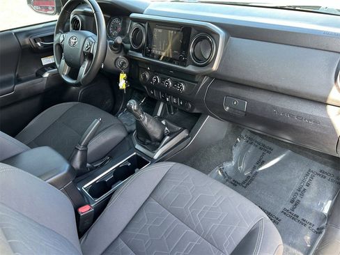 Used 2019 Toyota Tacoma TRD Off-Road image 11