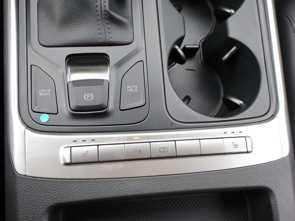 New 2025 Kia Carnival FWD image 30