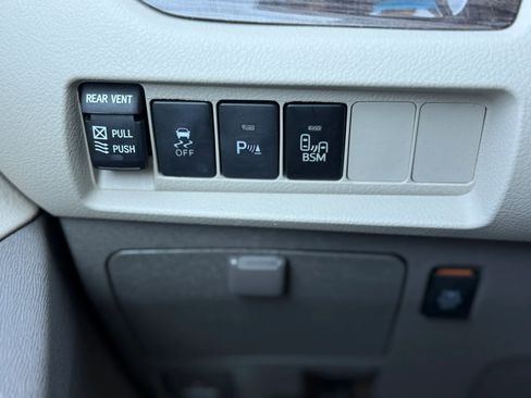 Used 2016 Toyota Sienna XLE Premium FWD image 30