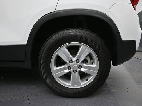 Certified 2022 Chevrolet Trax LT w/ LT Convenience Package image 9