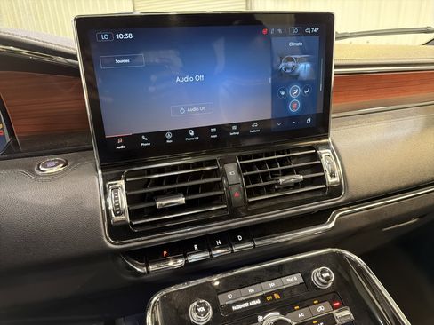 Used 2023 Lincoln Navigator Reserve AWD/4WD image 19
