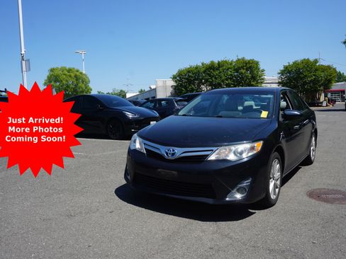Used 2012 Toyota Camry XLE w/ Leather Pkg FWD image 1