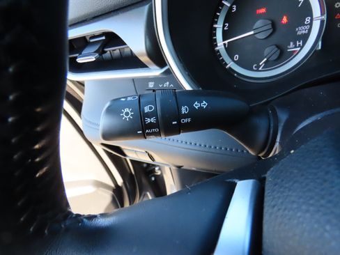 Used 2023 Toyota Highlander XLE image 35