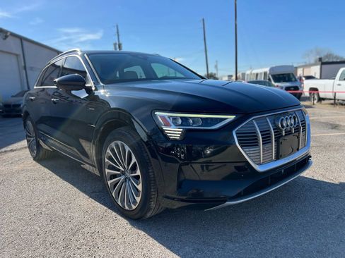 Used 2019 Audi e-tron Prestige image 12
