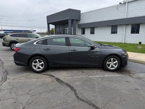 Used 2018 Chevrolet Malibu LS w/ LPO, Convenience Package 1 FWD image 10