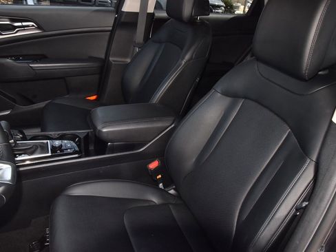 Used 2023 Kia Sportage EX image 31