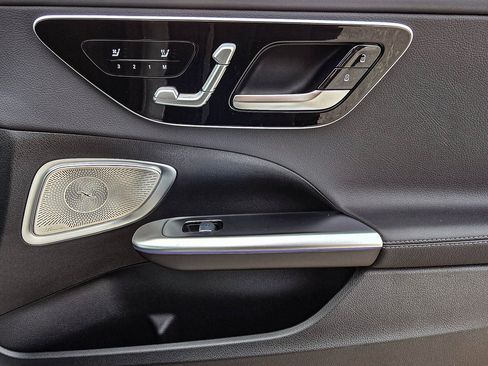 New 2025 Mercedes-Benz C 300 4MATIC Sedan image 34