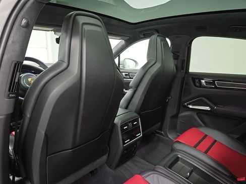 Certified 2023 Porsche Cayenne Turbo S AWD/4WD image 28