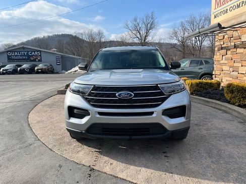 Used 2022 Ford Explorer XLT image 2