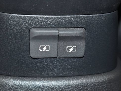 Certified 2025 Nissan Kicks Play S FWD image 32