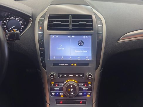 Used 2020 Lincoln MKZ image 14