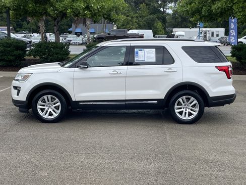 Used 2018 Ford Explorer XLT w/ Equipment Group 202A AWD/4WD image 6