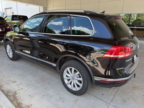 Used 2017 Volkswagen Touareg Sport AWD/4WD image 2