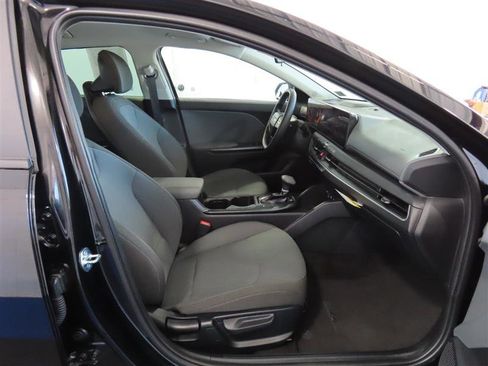 Used 2025 Kia K4 FWD image 34