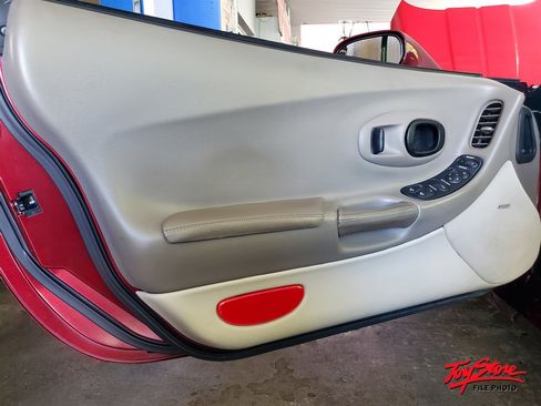 Used 2003 Chevrolet Corvette Coupe w/ Preferred Equipment Group RWD image 18