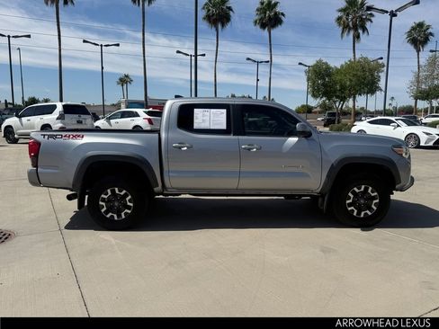 Used 2018 Toyota Tacoma TRD Off-Road w/ Technology Package AWD/4WD image 8